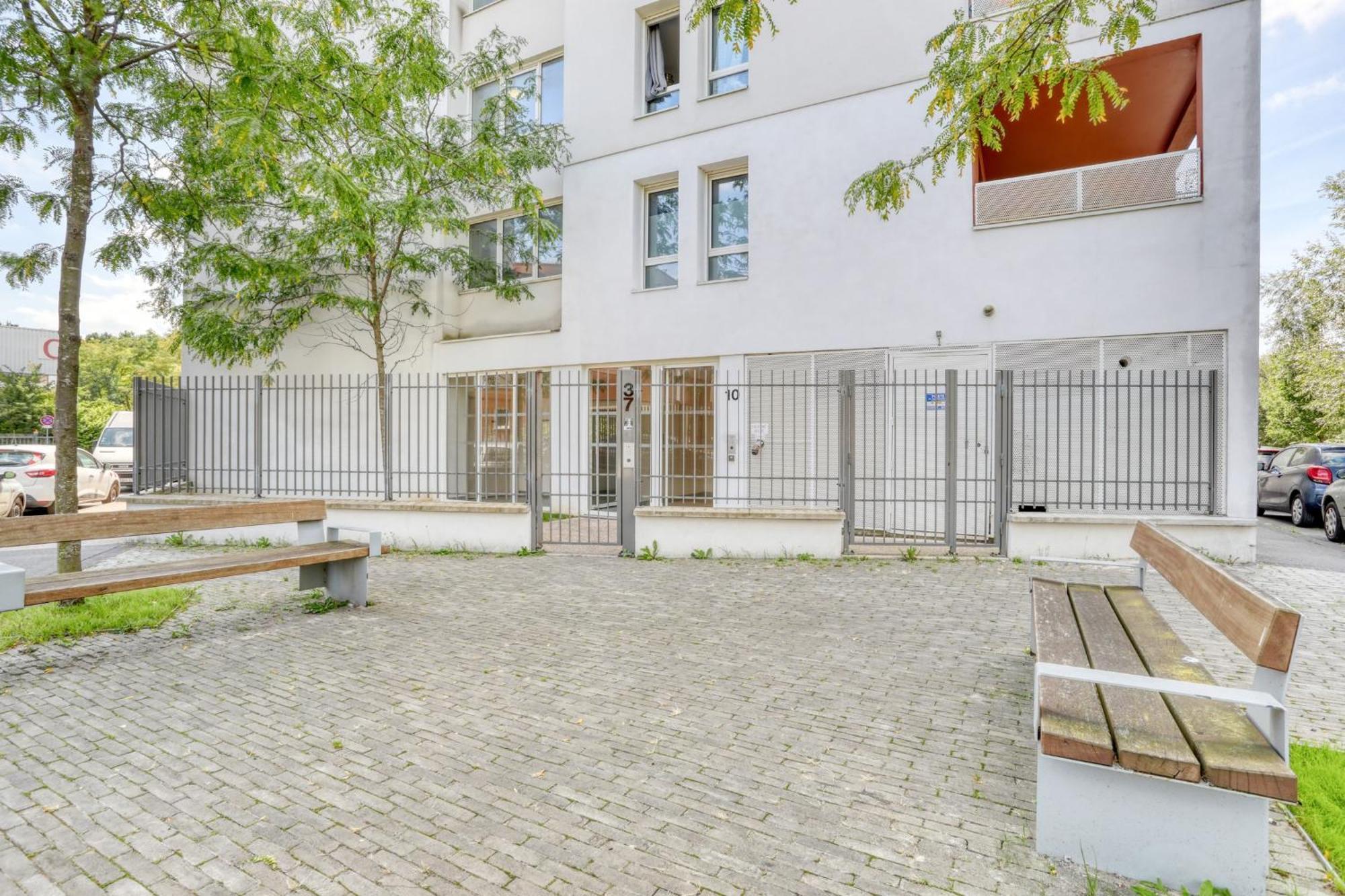 "Le Serenity ", Appartement Spacieux ,Balcon, Parking Prive Gratuit, Netflix, Proche Cdg Et Stade De France Stains Exterior photo